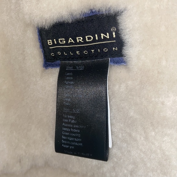 Blue Shearling with a fox trim hood - Picture 12 of 12